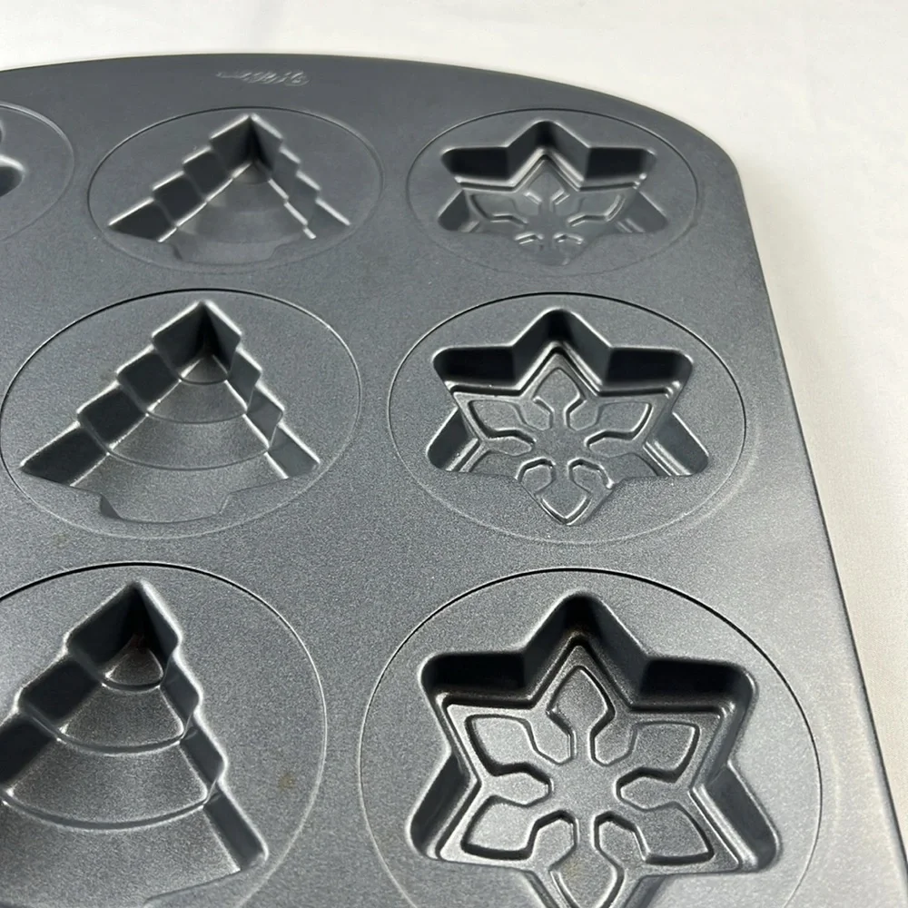 Wilson Preformed Cookie Bakeware - Christmas - Winter - Gingerbread, Tree, Star - Picture 5 of 14